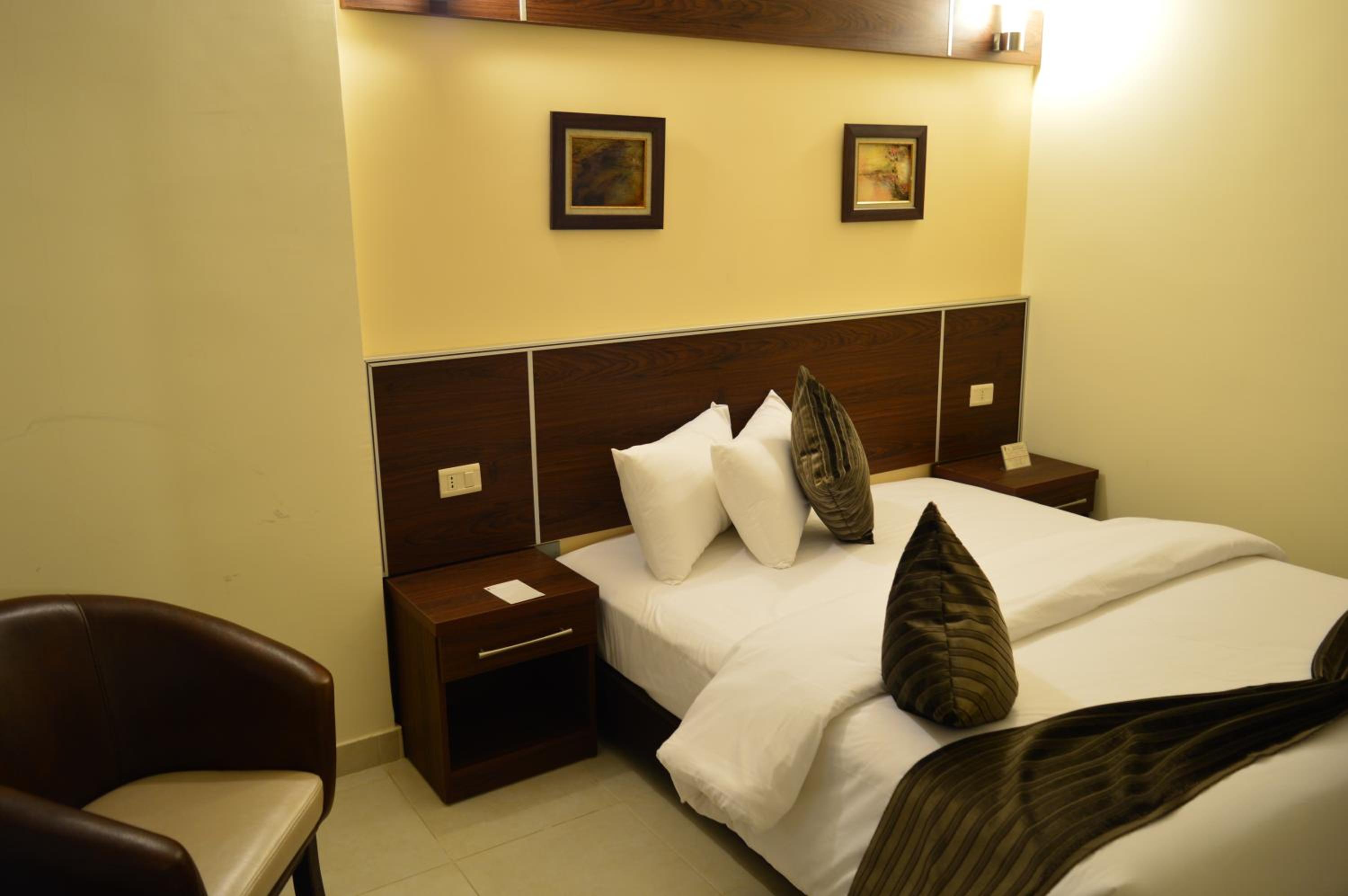 Executive, Suite