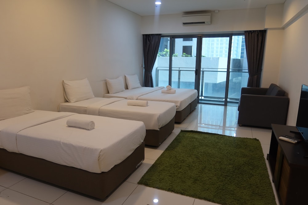 Summer Suites Residences By Subhome 30/68