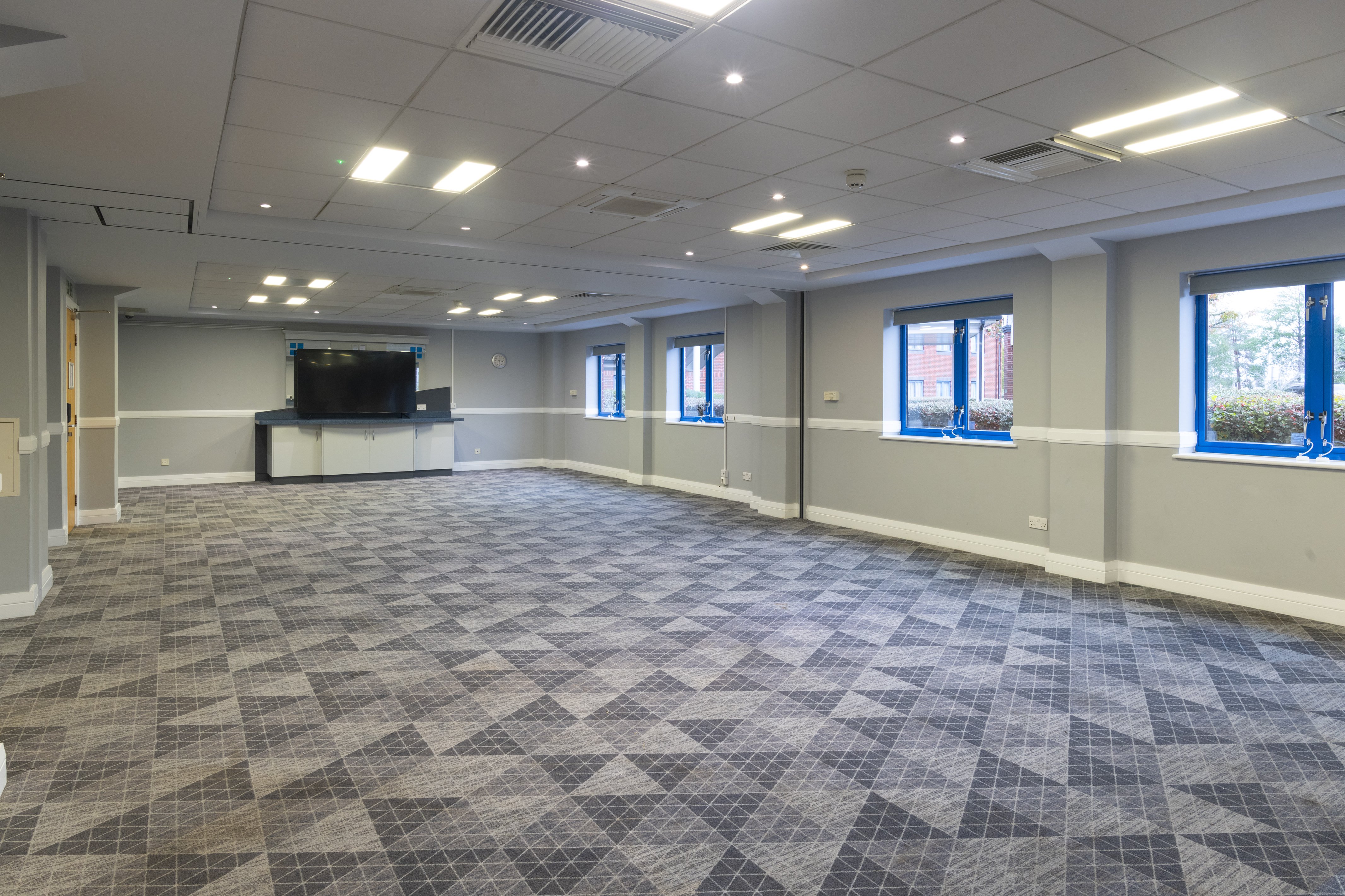 HOLIDAY INN EXPRESS BIRMINGHAM NEC 70/73