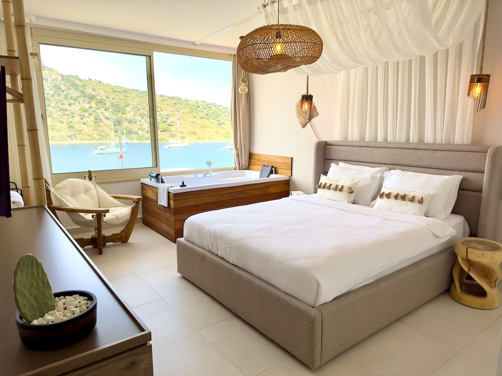 Liman Hotel Gumusluk 15/50
