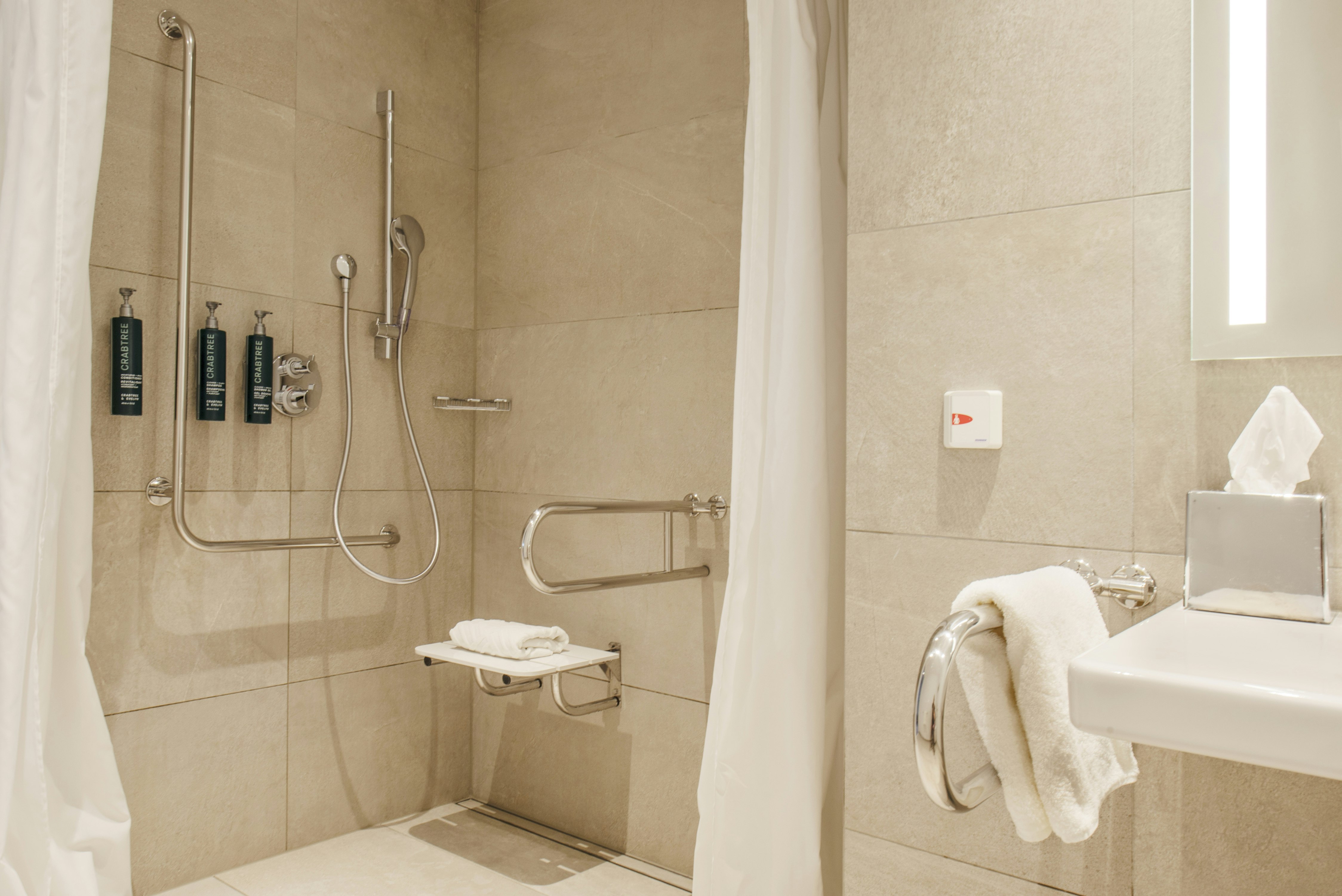 ROOM, KING BED, ACCESSIBLE
