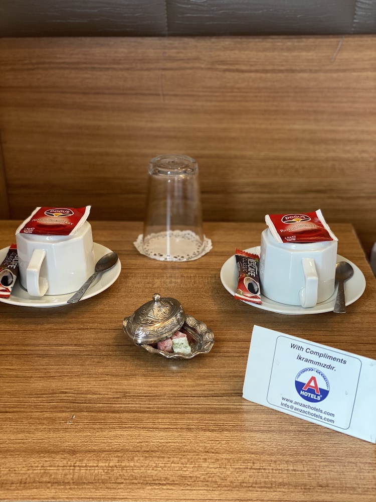 Anzac Hotel 33/39