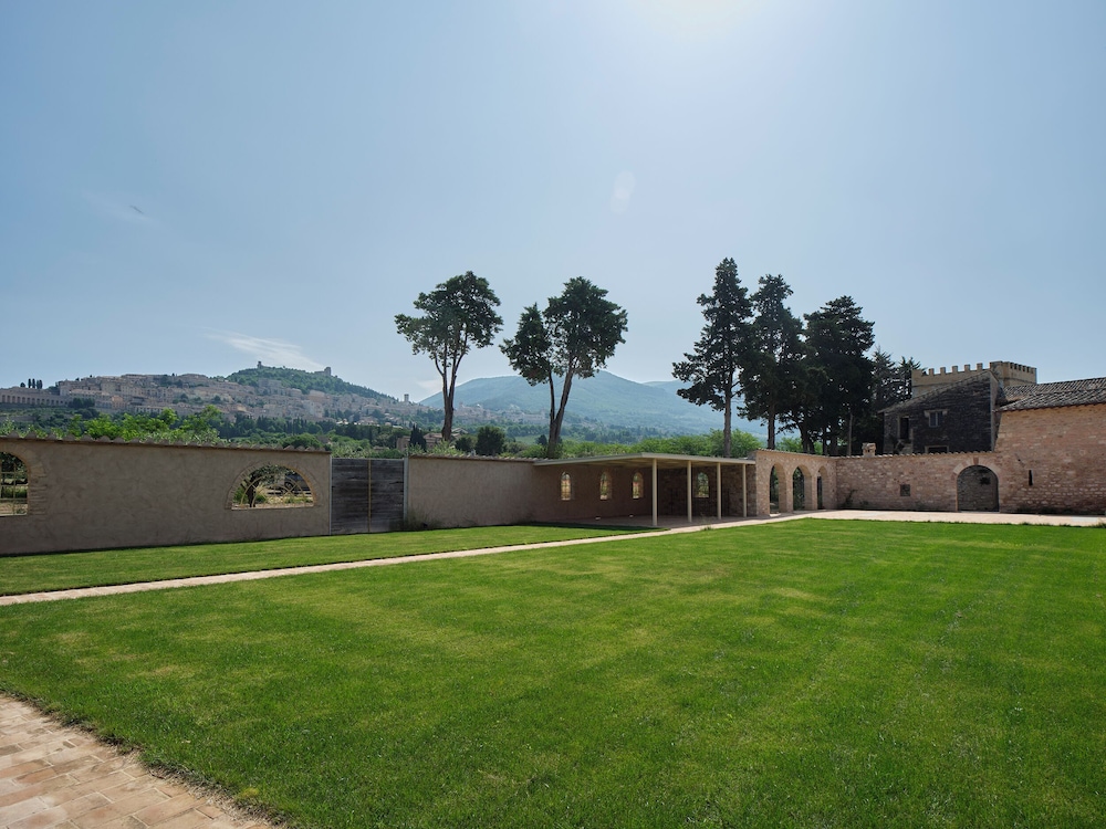 Ascesi Resort 60/67