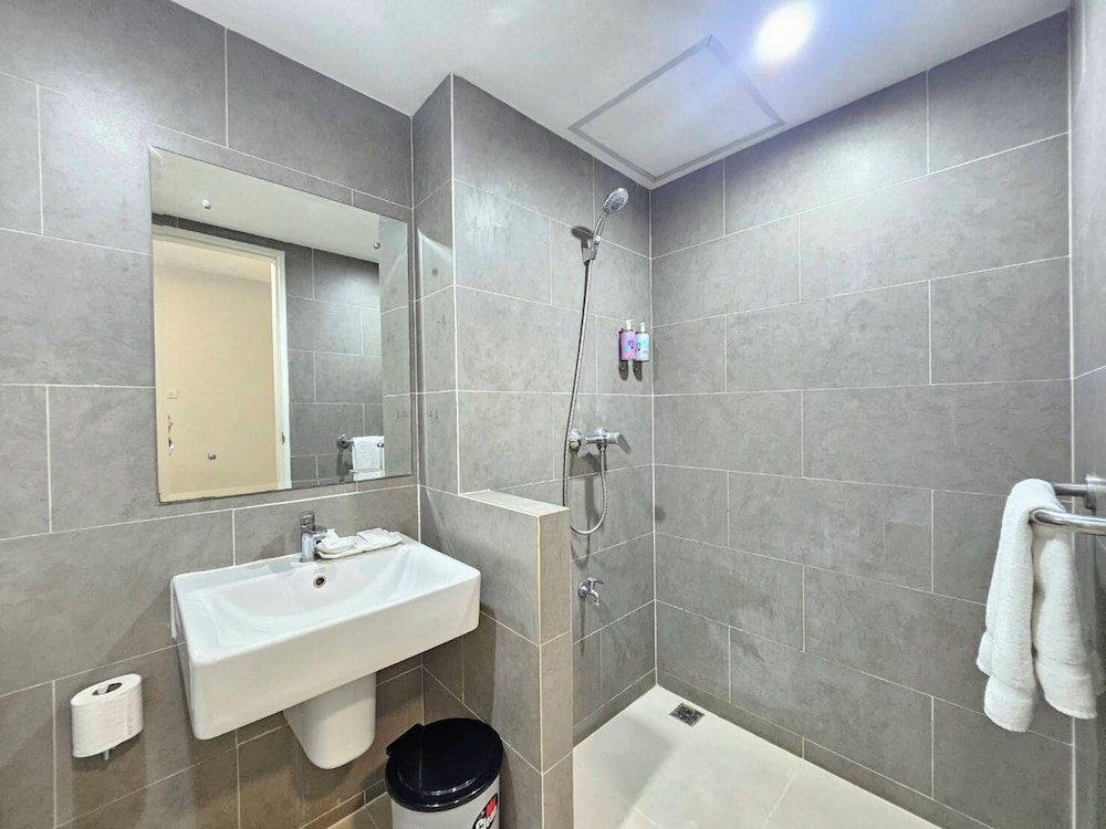 CHIVA BANGKOK HOTEL 56/58