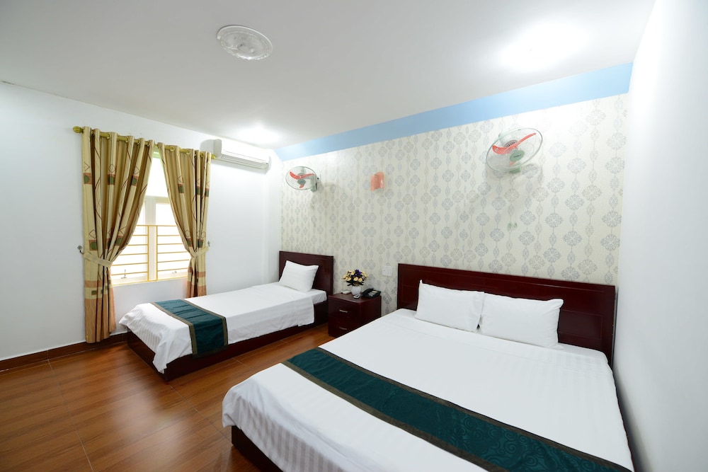 Catba Island Hotel 8/50