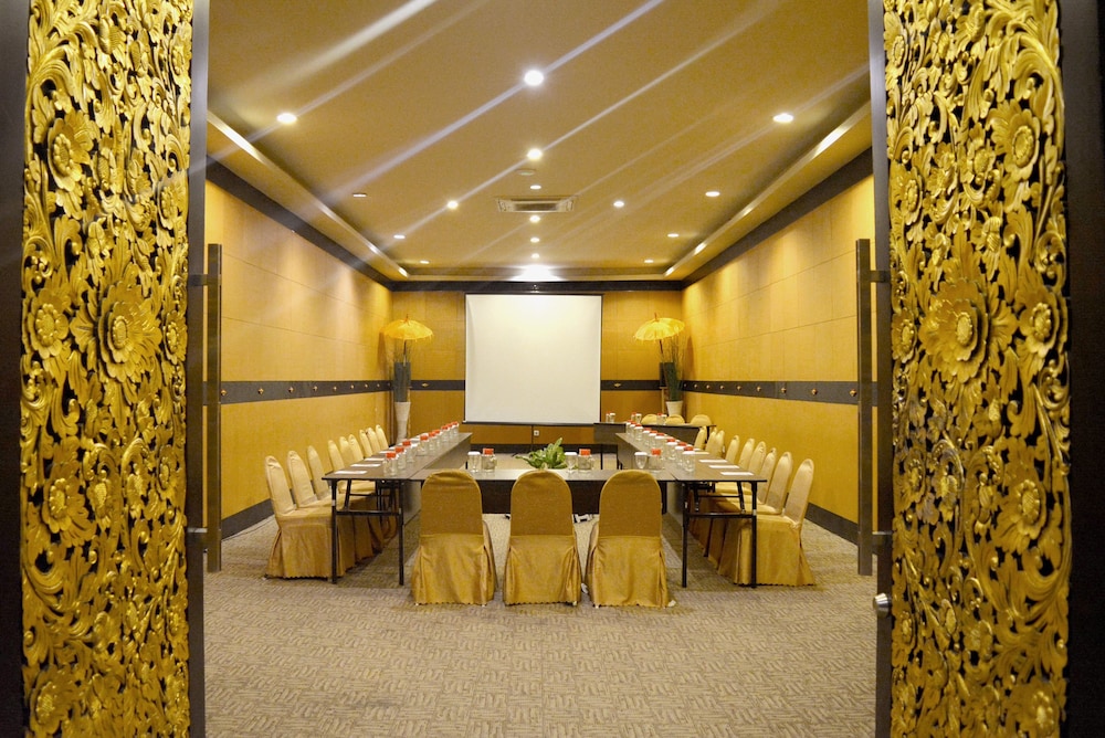 Aston Denpasar Hotel & Convention Center 68/72