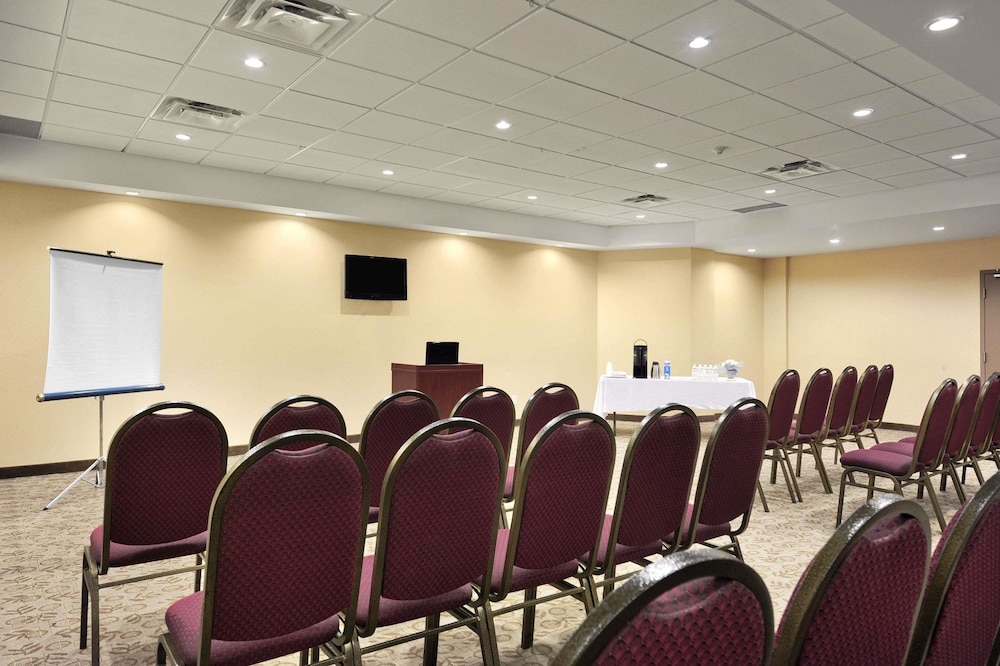 Days Inn By Wyndham Brampton 17/18