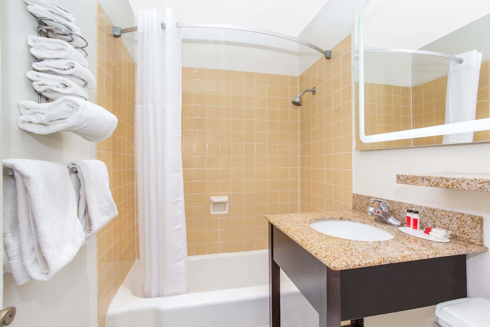 Howard Johnson By Wyndham Colorado Springs 20/33