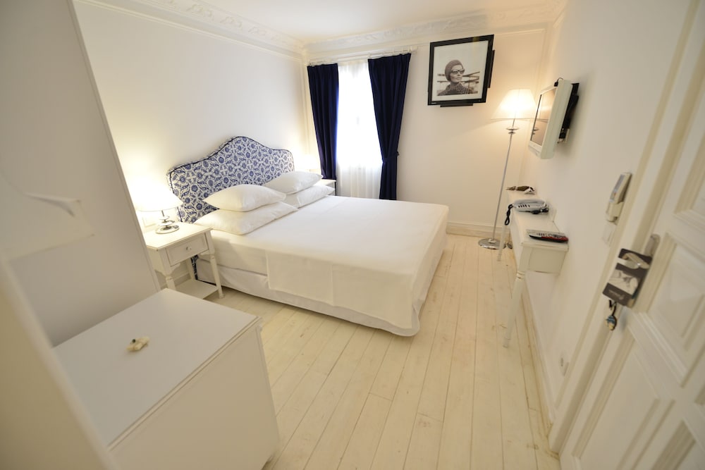 Vintage Hotel 18/50