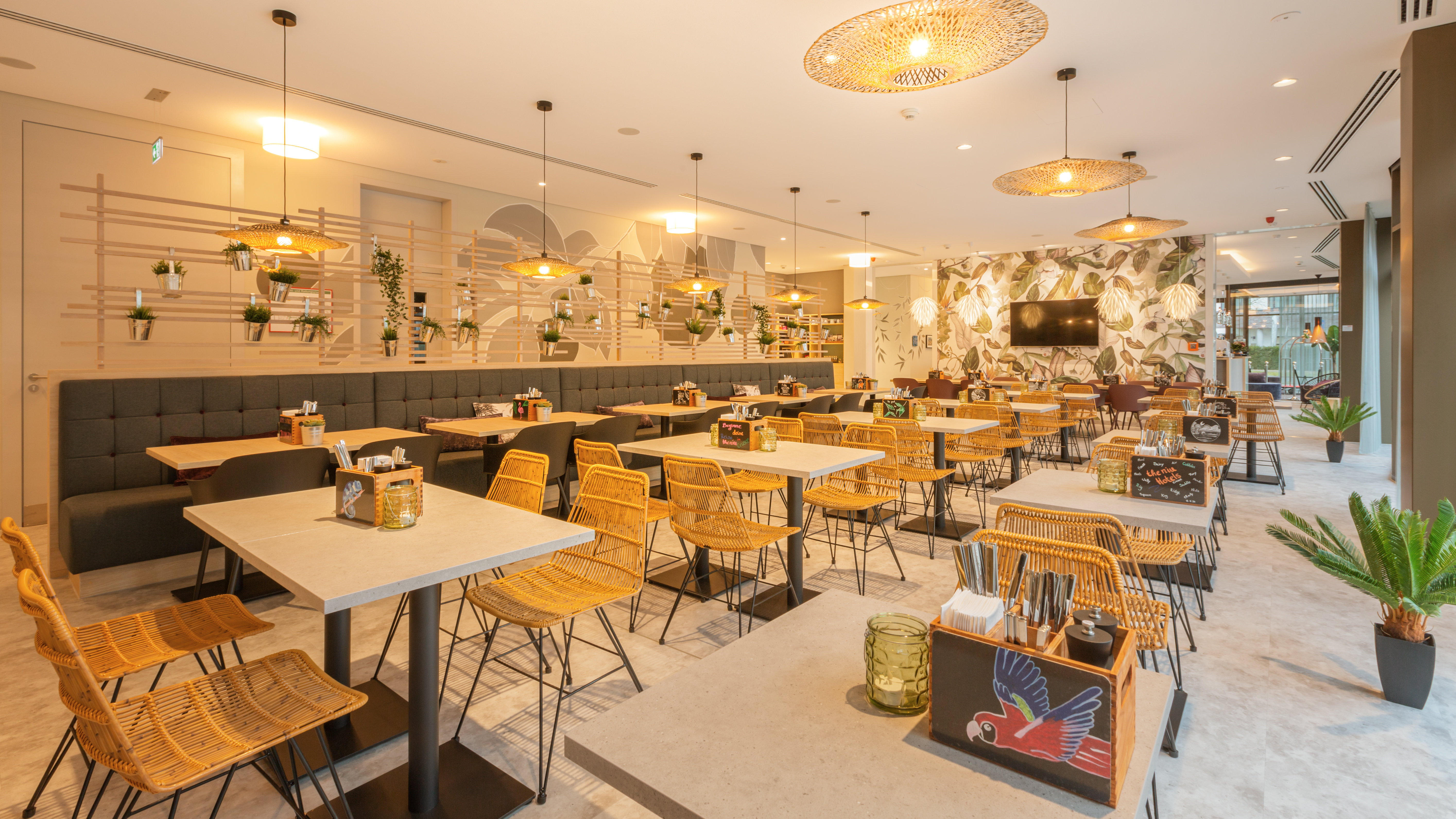 Holiday Inn - the niu, Crusoe Bremen Airport 35/42