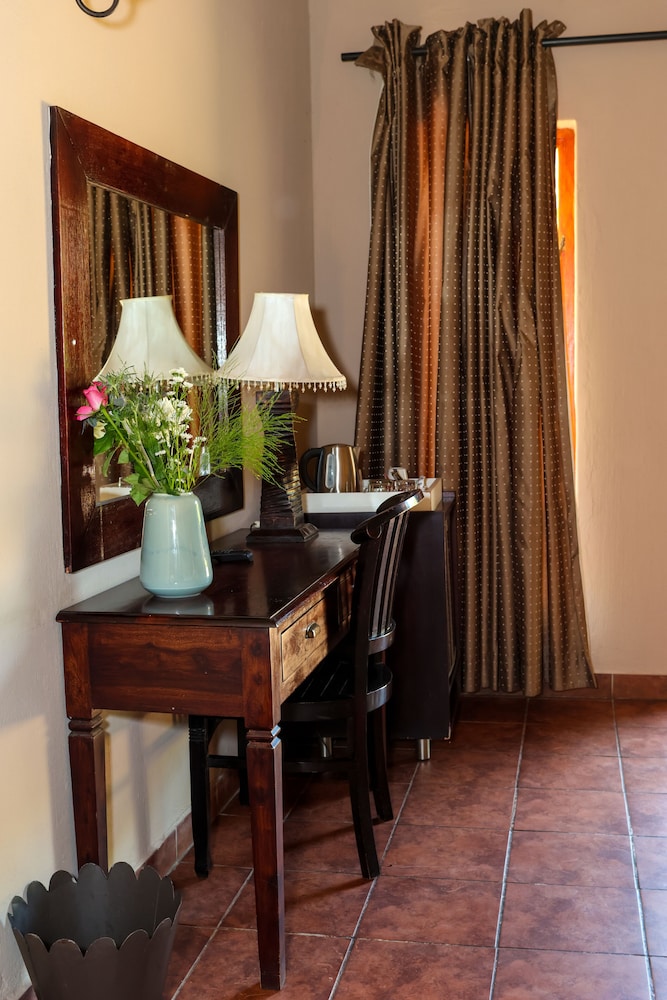 Thaba Legae Guest Lodge 6/43