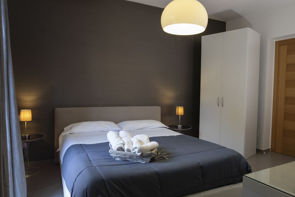 1 BEDROOM, SUPERIOR, 1 QUEEN AND 1 SINGLE BED
