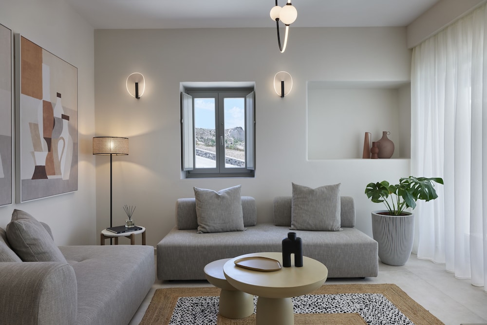 Apanemo Hotel and Suites 37/59