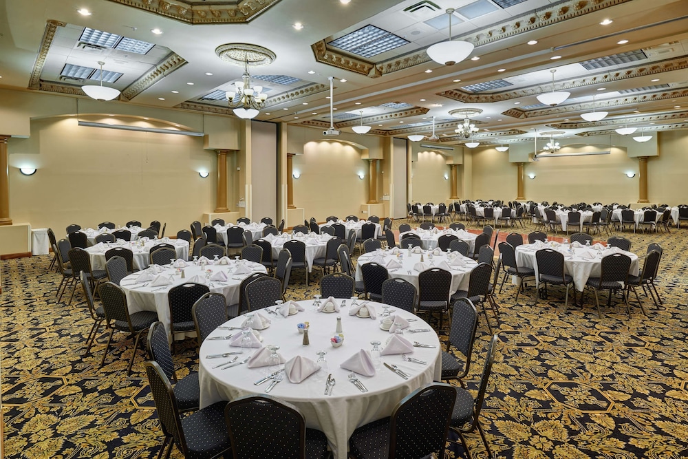 Radisson Hotel El Paso Airport 34/42