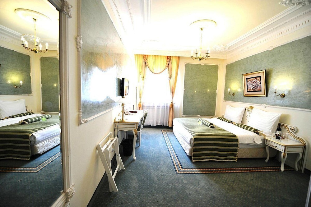 Queens Astoria Design Hotel 6/27