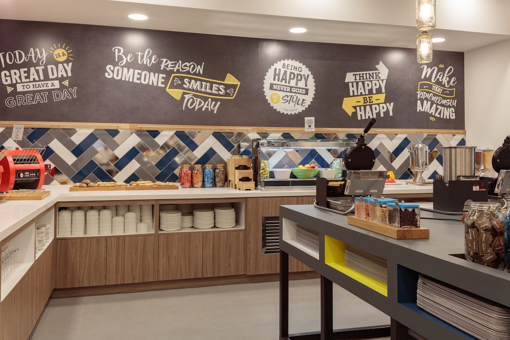 HAMPTON BY HILTON LONDON LUTON AIRPORT 33/50