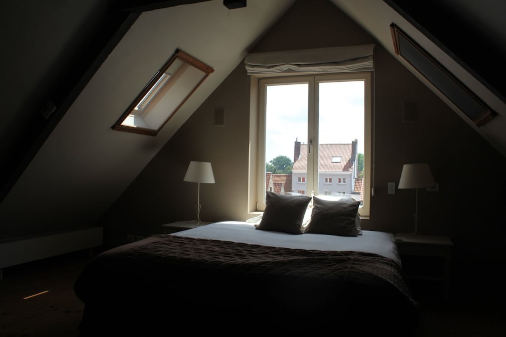 1669 Bed And Breakfast 13/50