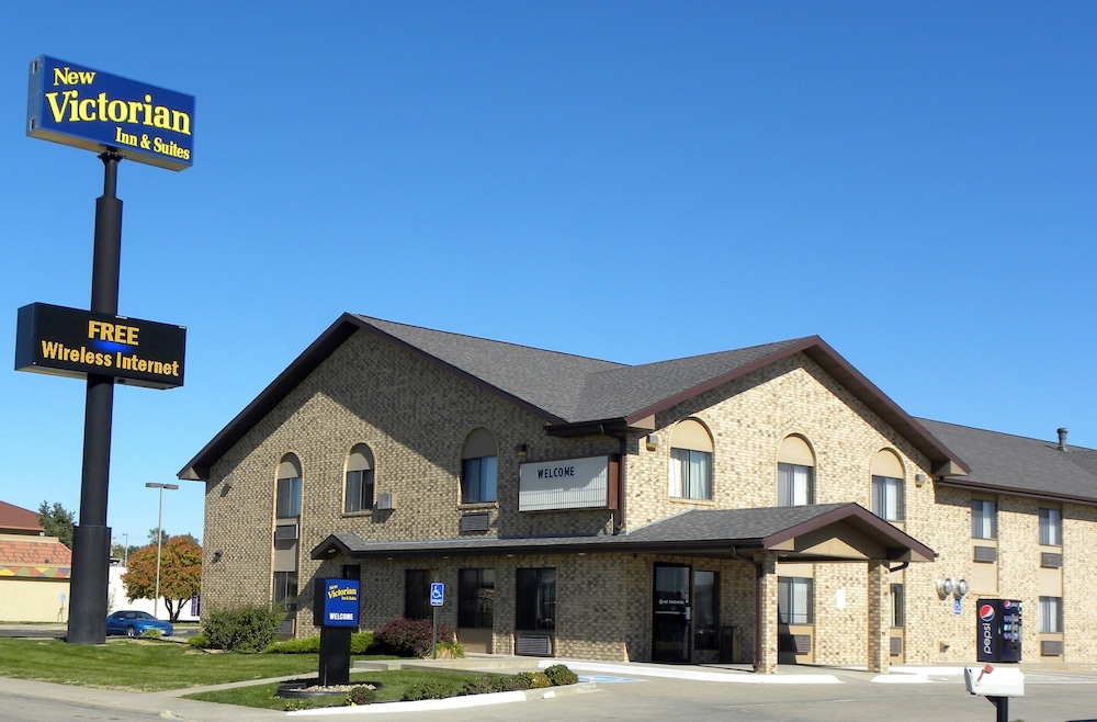 New Victorian Inn and Suites 3/43