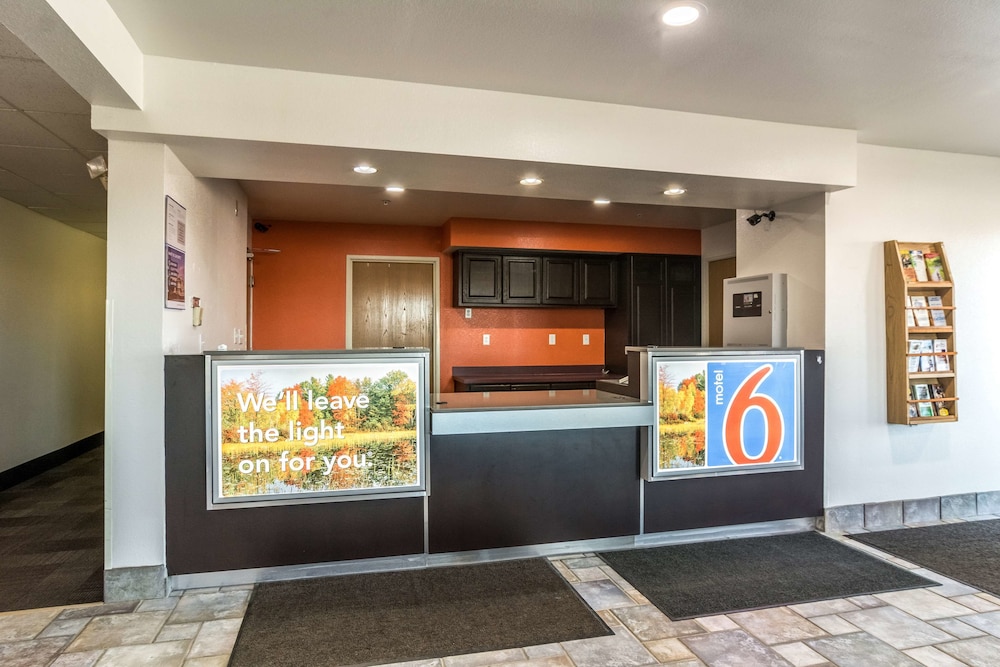 Lobby at Motel6 Barkeyville, PA, Harrisville - PA