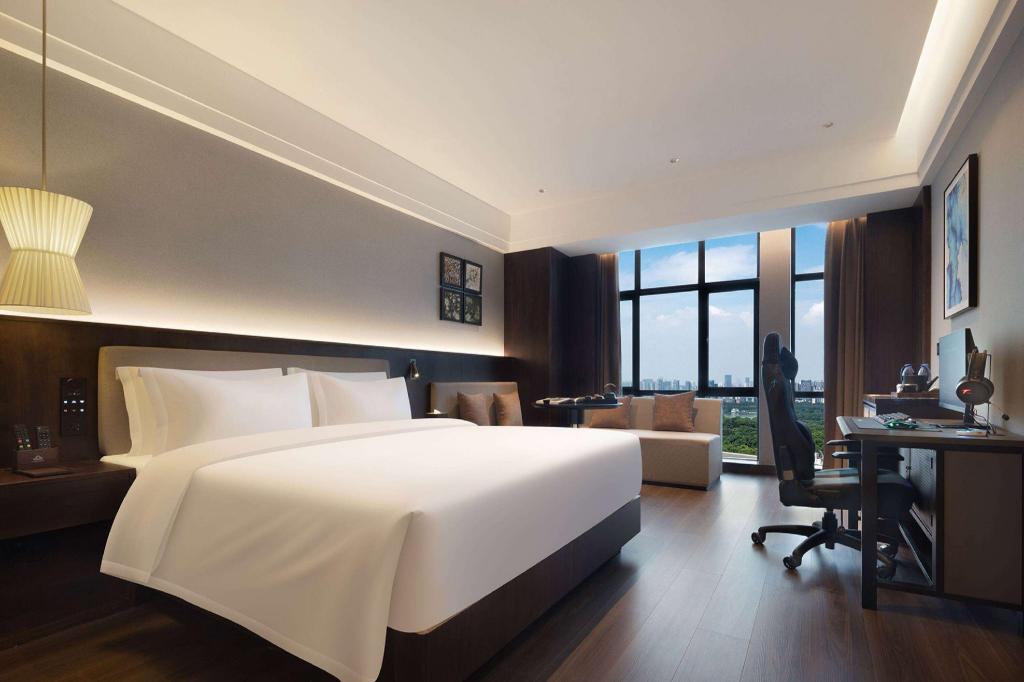 Dining Area, King Bed, Smoking