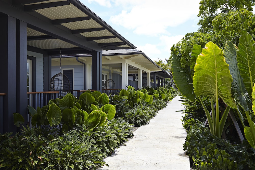 The Island House 66/70
