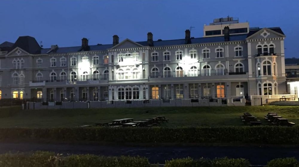 Royal Grosvenor Hotel 2/50