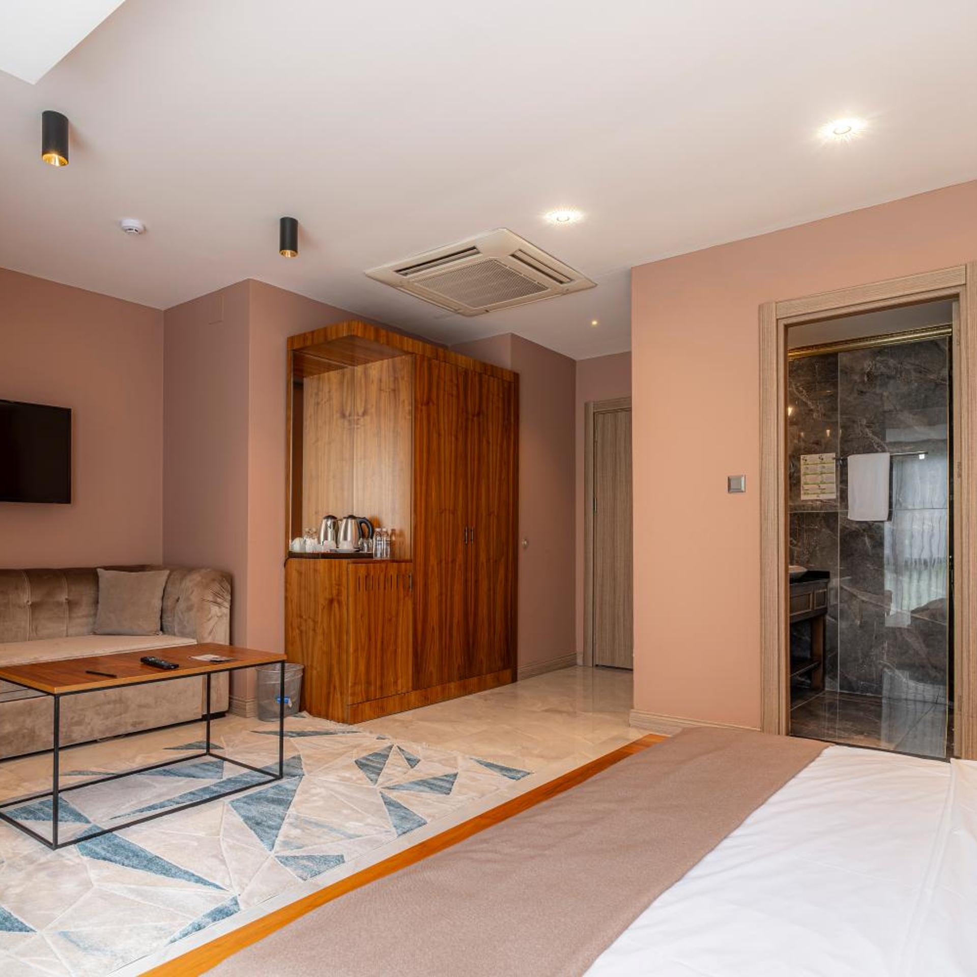 Ts Gold Hotel 12/56