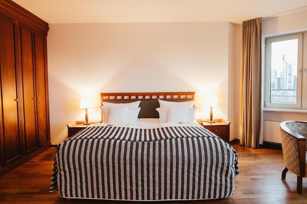 Lindner Hotel Frankfurt Main Plaza, Part of Jdv by Hyatt 8/67
