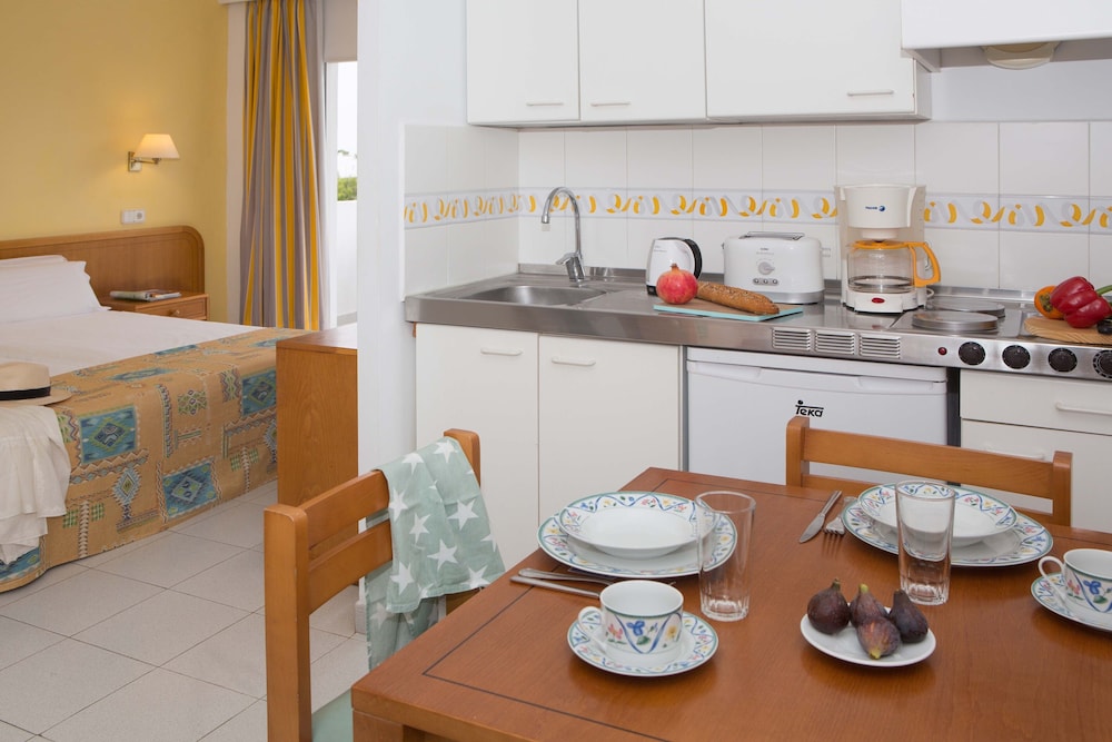 GAVIMAR ARIEL CHICO HOTEL AND APARTMENTS 17/33
