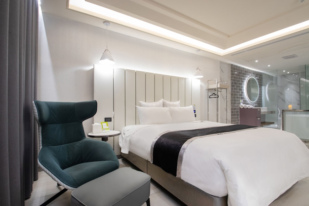 168 Motel Zhongli 2 23/54