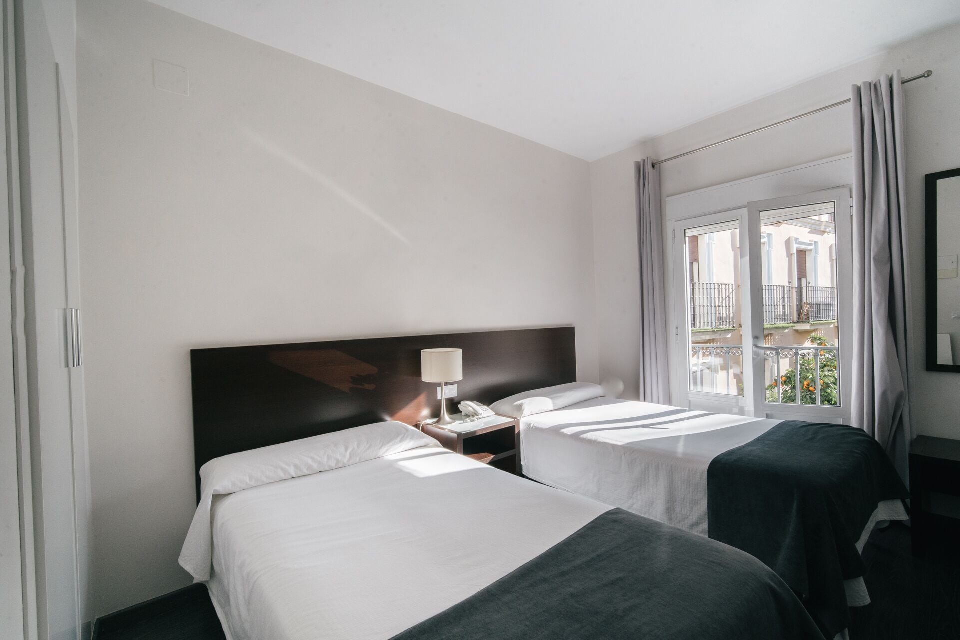 ROOM, SINGLE, DOUBLE BED