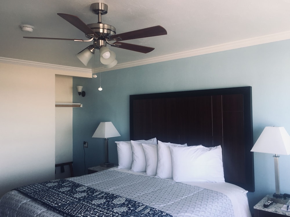 DOLPHIN COVE MOTEL 15/69