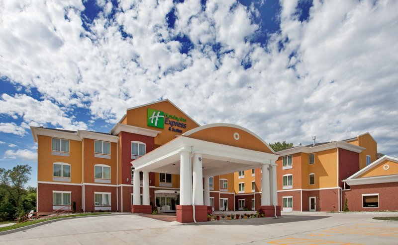 Holiday Inn Express Hotel Amp Stes Kansas City Sports Complex 1/55