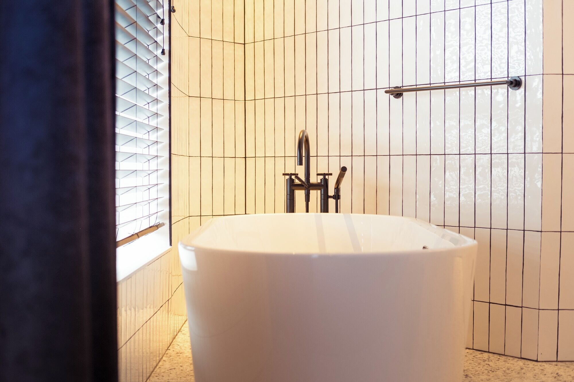 SUPERIOR, DOUBLE BED, BATHTUB