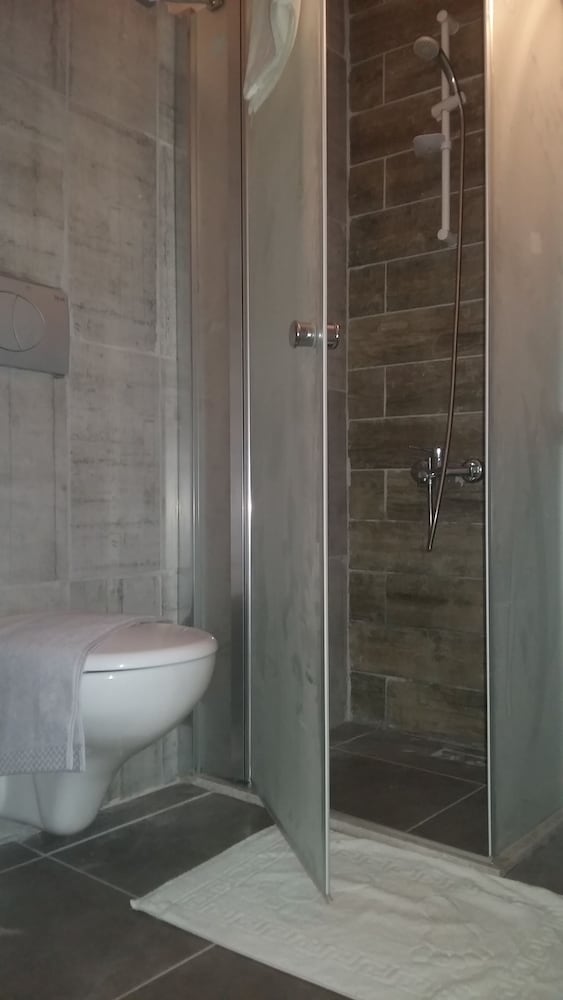 Nicea Hotel 58/60