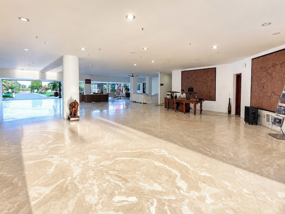 CHARIOT BEACH RESORT 8/50