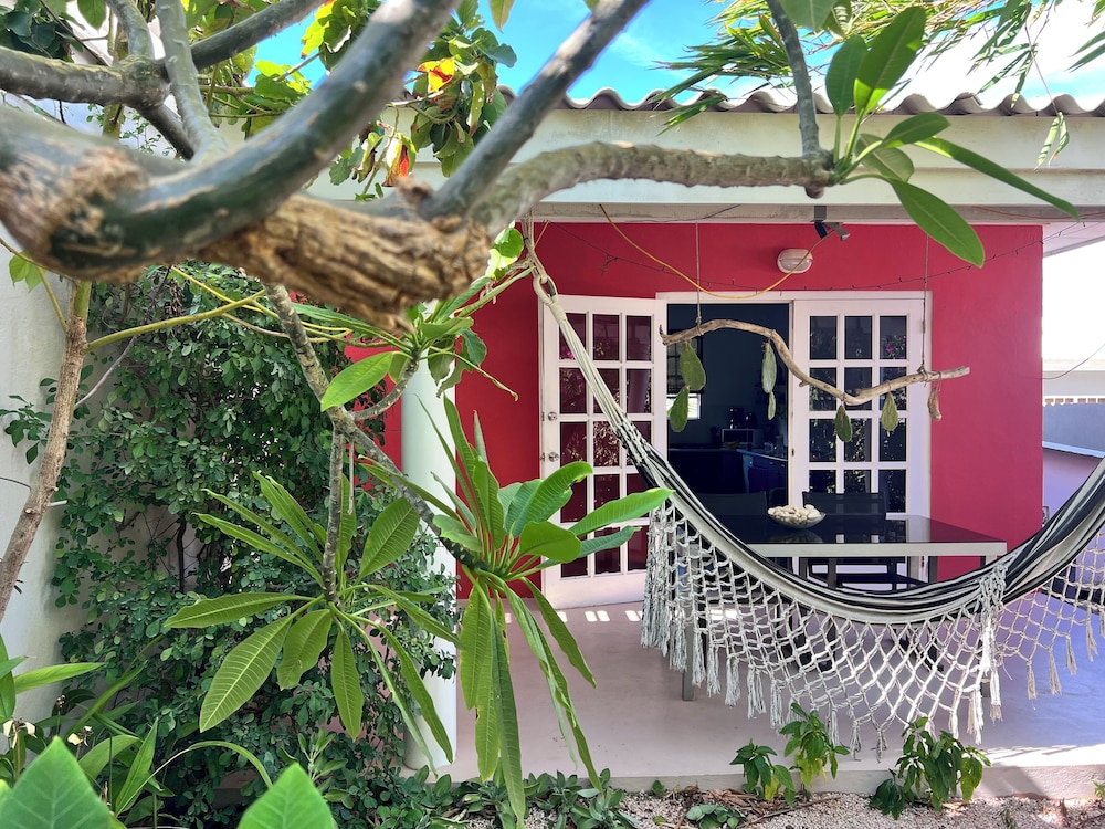 Tropical Breeze Apartments 1/49