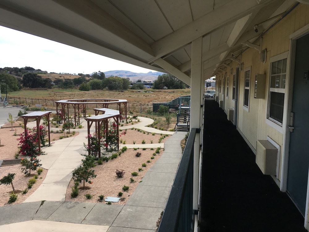 Travelodge By Wyndham Fairfield/Napa Valley 30/35