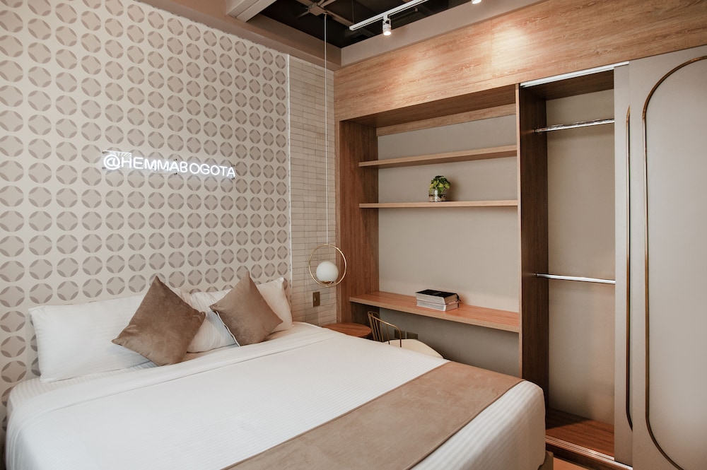 Master, Terra, Suite, King and Queen Bed