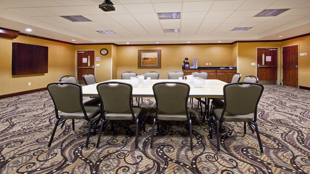 Holiday Inn Express And Suites Sioux Falls Sw 53/61