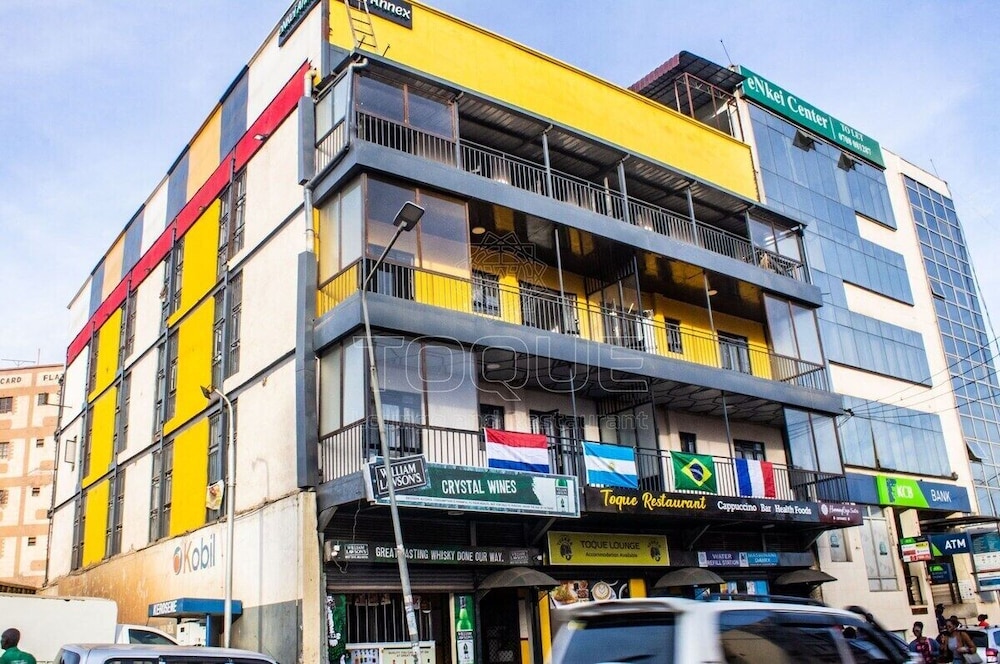 Toque Hotel & Lounge 2/50