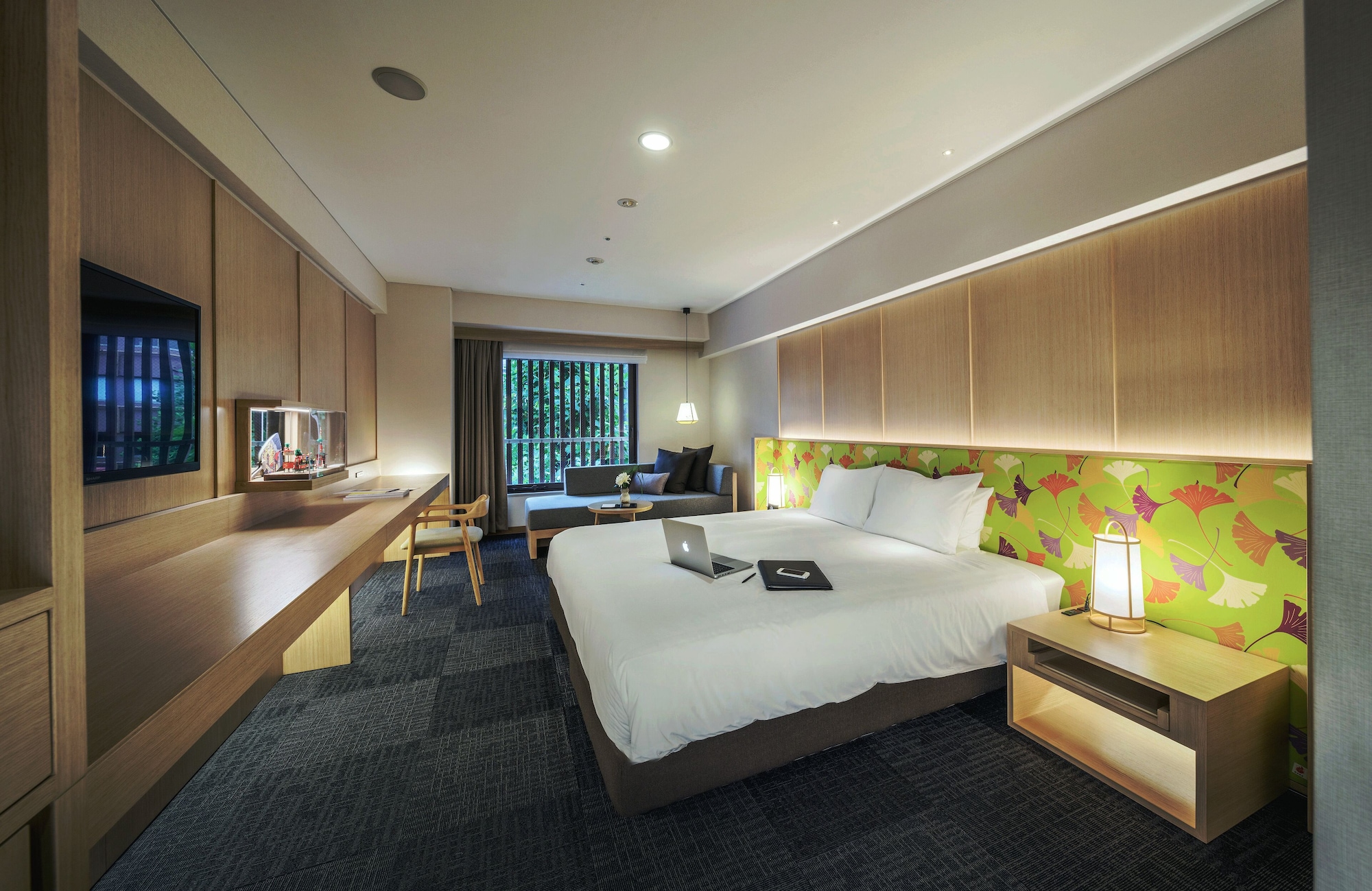 DELUXE, KING BED