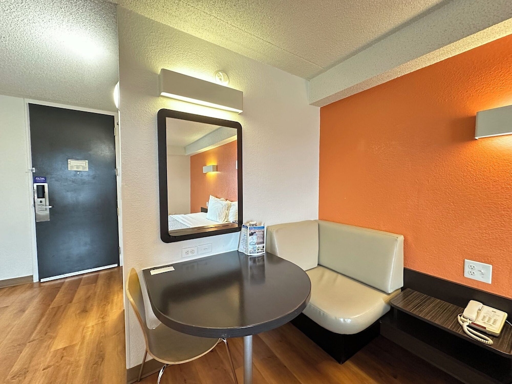 Motel6 Springfield, VA - Washington DC Southwest 34/47