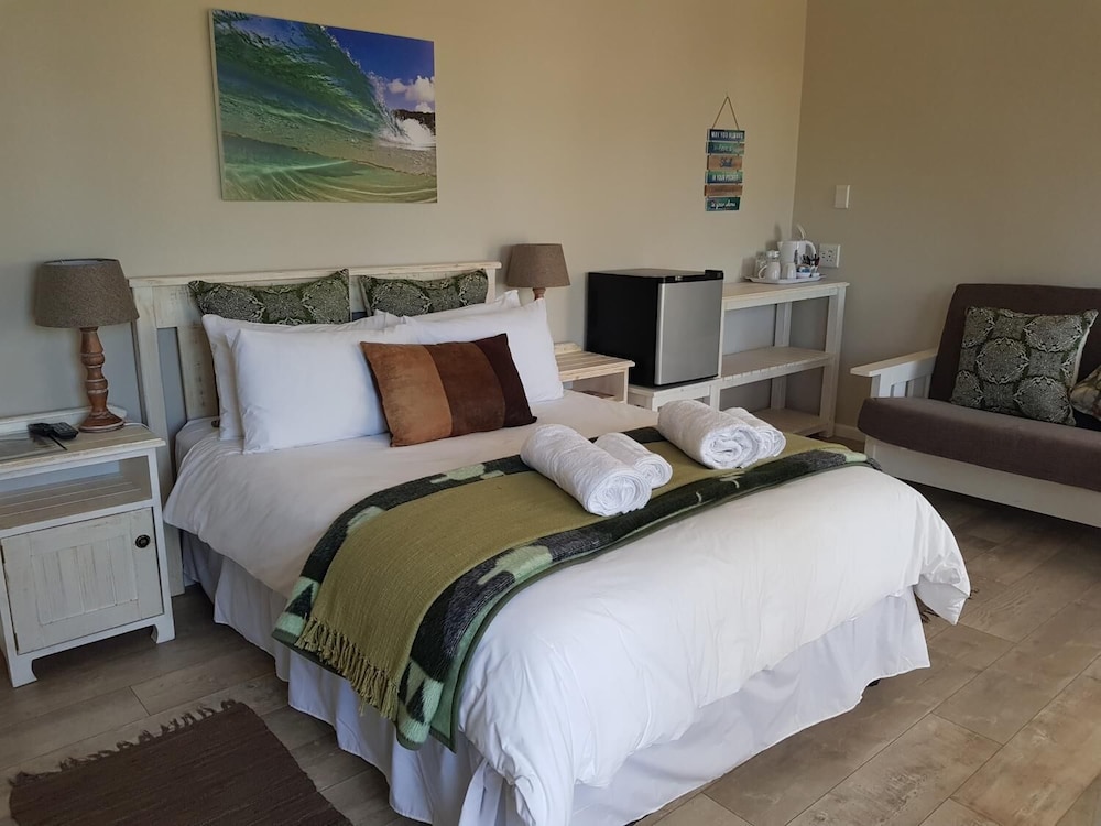 ROOM, DOUBLE BED