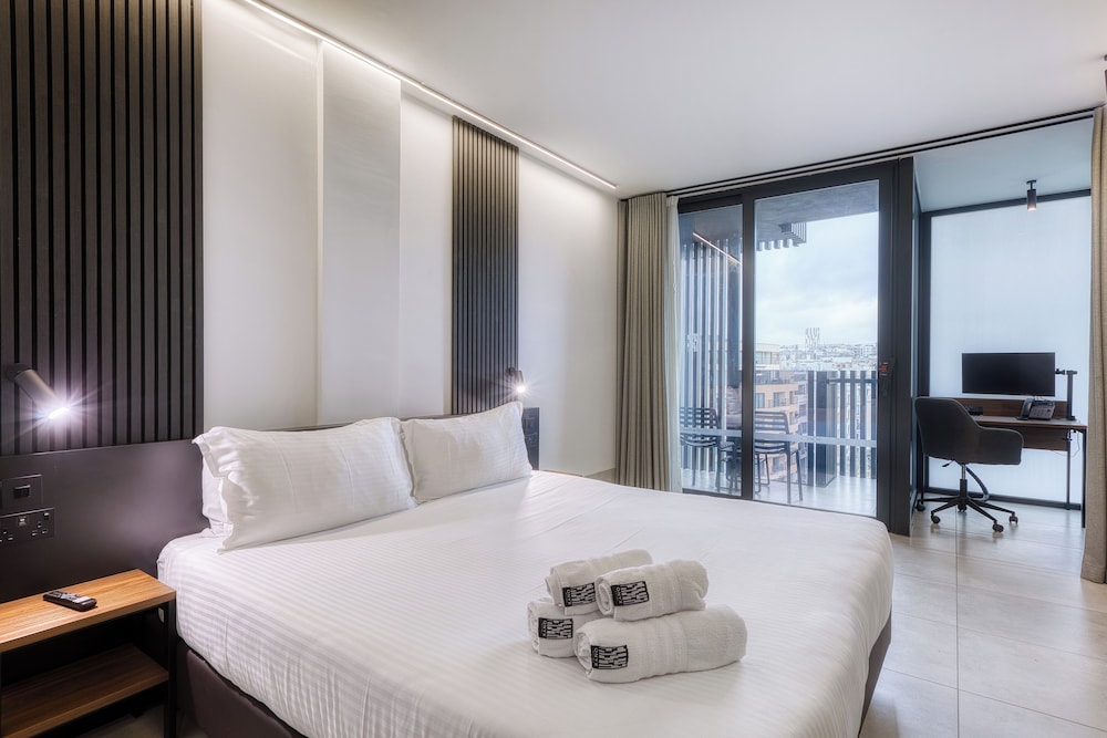 Onyx Hotel 106/163