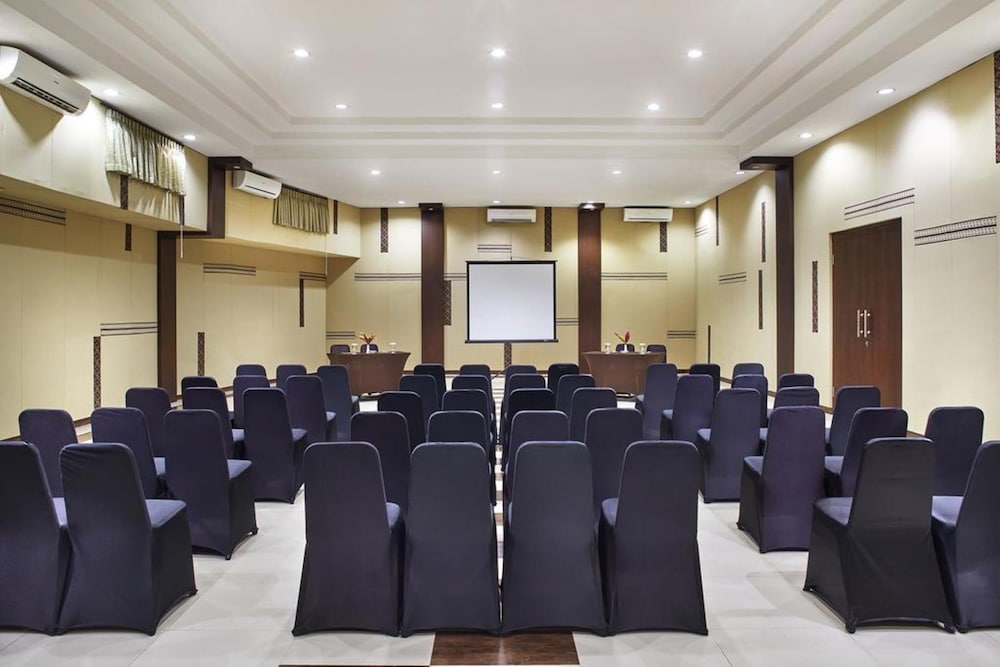 Jambuluwuk Convention Hall And Resort Puncak 46/56