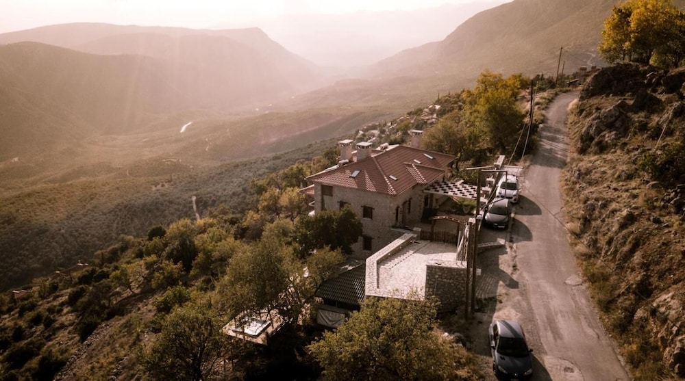 Almond House Suites Arachova 44/50
