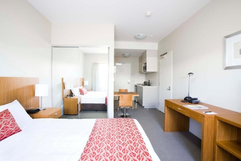 Gladstone Downtown Central Apartment Hotel 23/48
