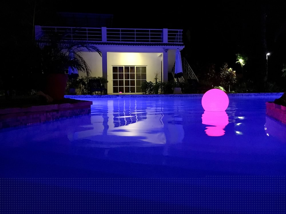 Coral Blanco Hotel 10/73