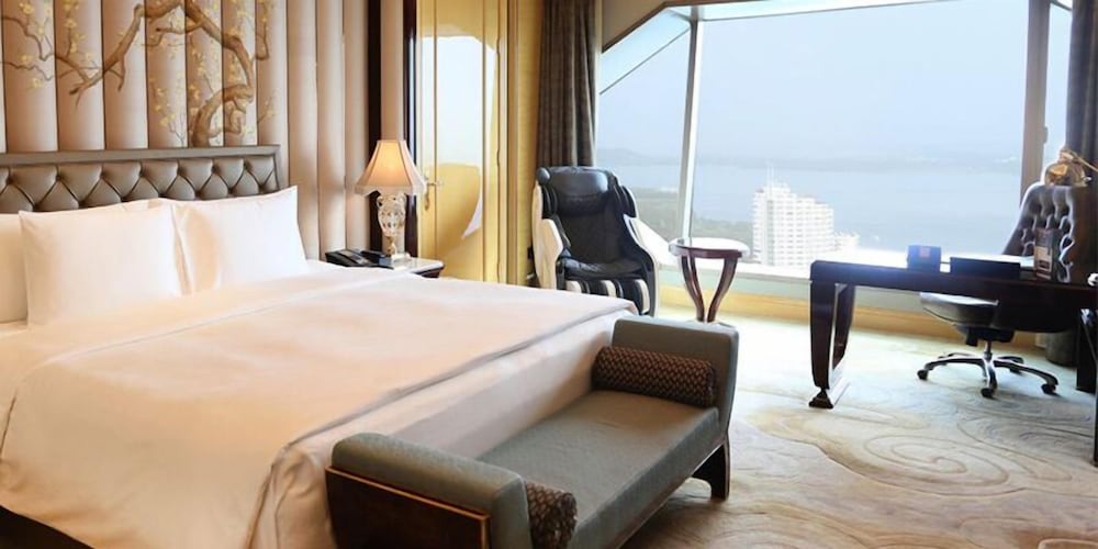 Grand, Deluxe, Double Bed, Lake View